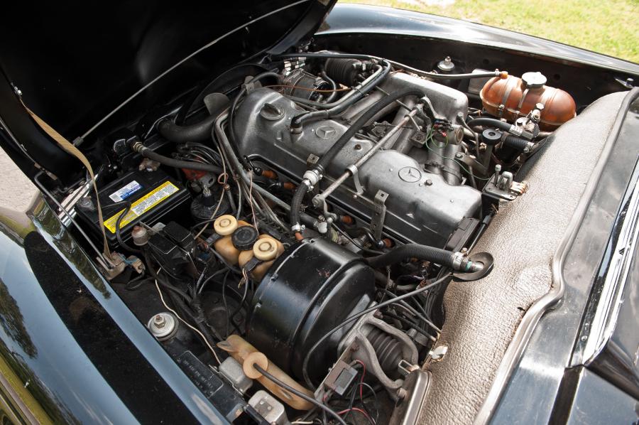  Mercedes-Benz 280 SL Roadster 1971 года  (фото 17 из 19)